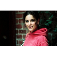 Amanda Peet ,       